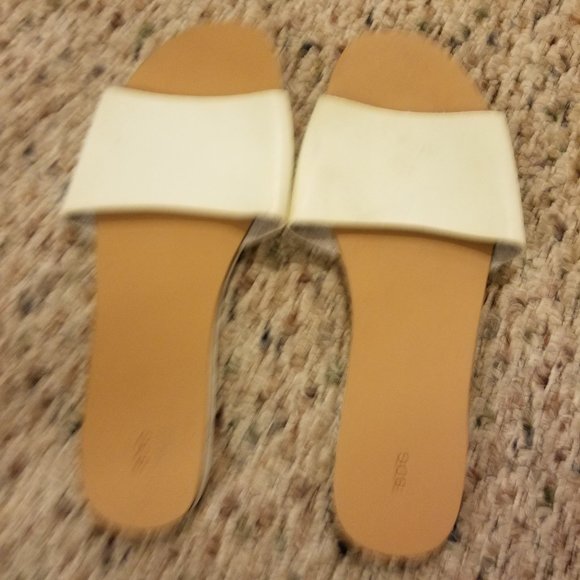 BDG Shoes - BDG White Slides